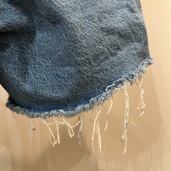 Levi’s 501 Mid-thigh Shorts - Picture 10 of 13